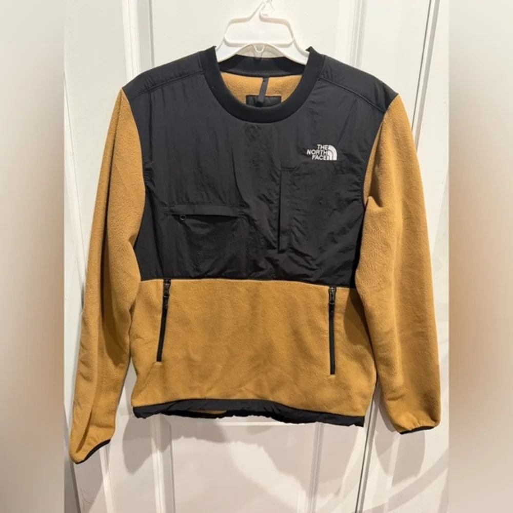 The North Face Denali fleece tan‎ and black crewneck Men’s sz S